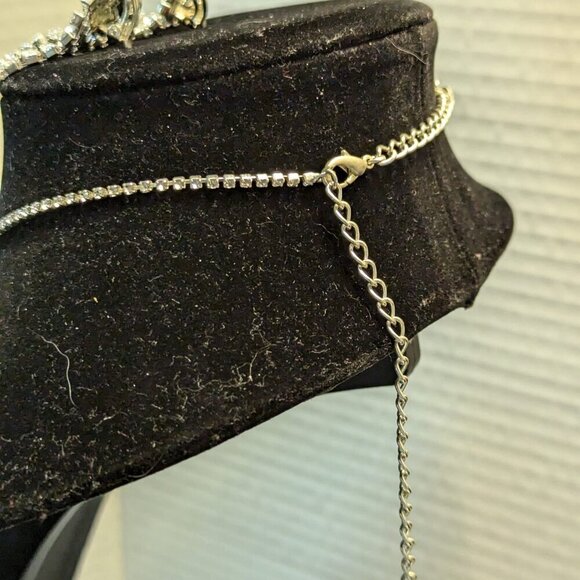 Crystal Rhinestone Choker & Earrings Set - Picture 4 of 6